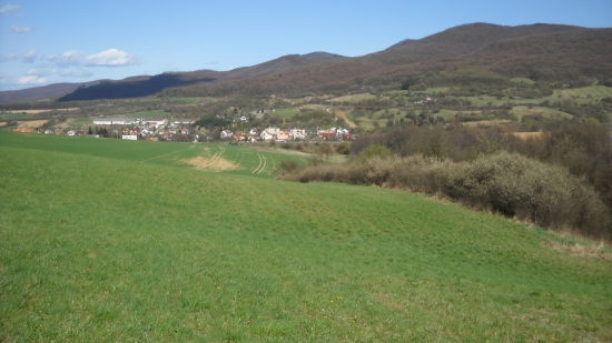 dedinka v údolí