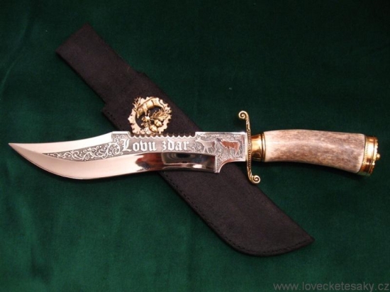 Nůž se zdobenou čepelí