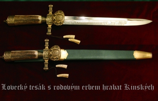 Lovecký tesák s rodovým erbem