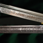 Lept na čepeli tesáku