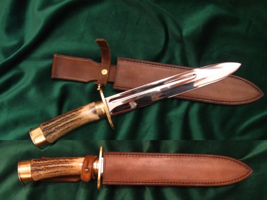 Krátký tesák pro výkon myslivosti.