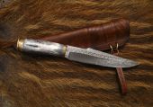 Zdobený nůž s kostěnou rukojetí