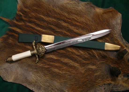 Tesák s kostěnou rukojetí