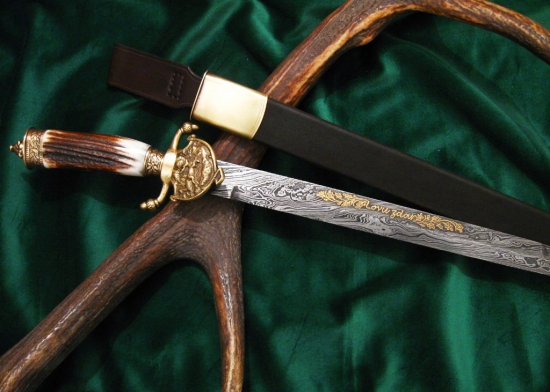 Lovecký tesák s damaškovou čepelí