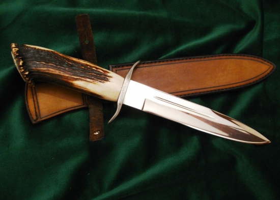 Krátký tesák pro lov