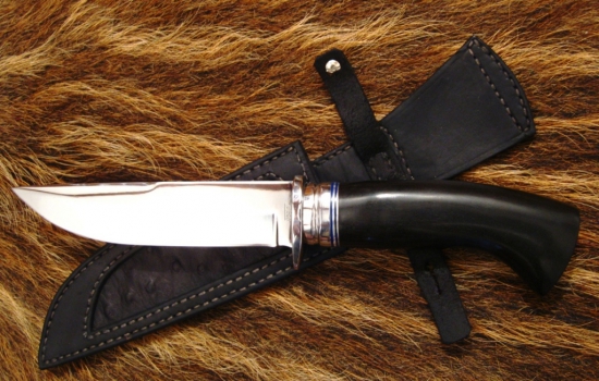 Nůž s ebenovou ručkou