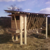 na svojom mieste naplnený