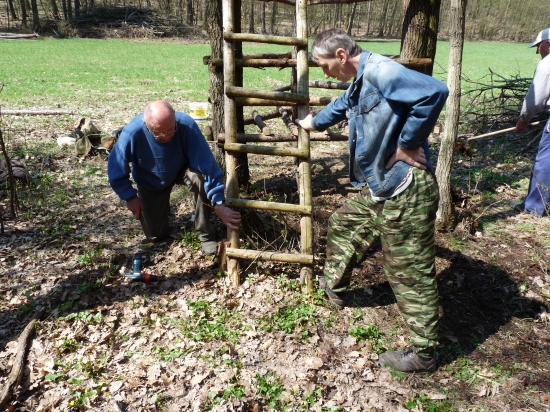 Oprava krmelca a posedu na Enkláve