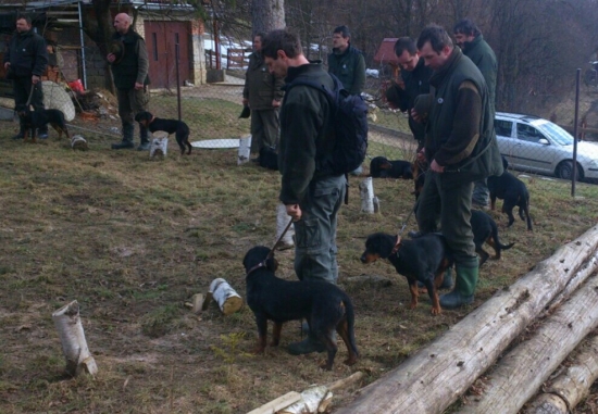 ...kopovi pred skúškou...