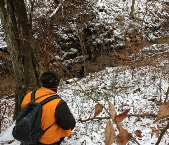 ...držali ho v jarku predomnou...