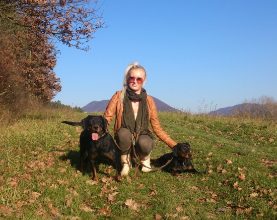 ...kopovky a jedna cicka...