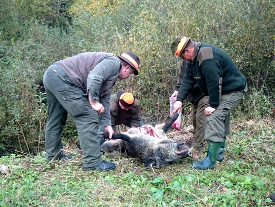 ...veselo pri úlovku...