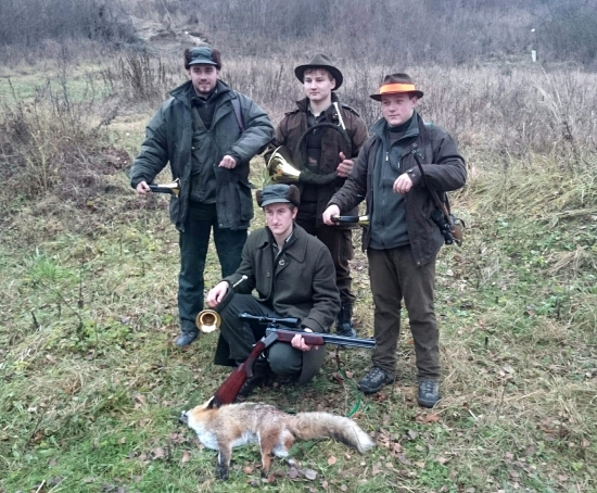 ...lesničiari a ich úlovok...