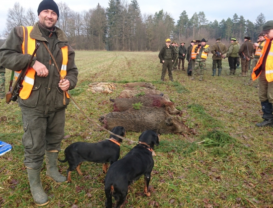 ...s kopovmi za diviakmi...