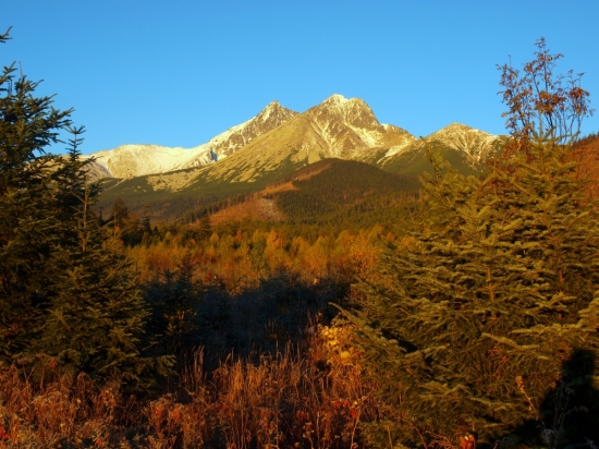 Ked sa slnko o tatry oprie
