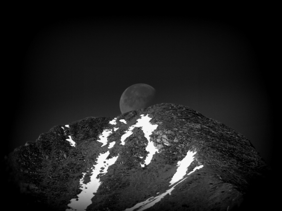 Keď Mesiac za tatry zapadá.