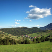 Dedinka v údolí