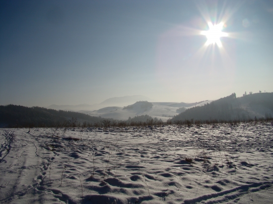 pohľad nad zasneženou krajinou