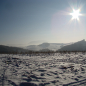 pohľad nad zasneženou krajinou
