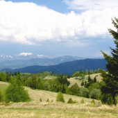 Krásne sú prekrásne tie hory slovenské. Poľovnícka chatka v krásnej krajine...