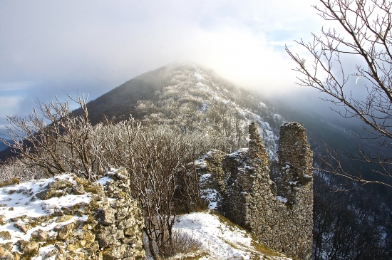 Záruby 768 m-najvyšší vrch M.Karpát z Plaveckého hradu