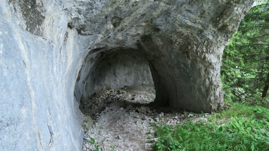 Z jaskyne do skalnej brány