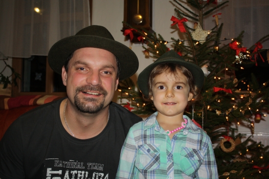 Oběma nám ježíšek nadělil nový klobouk