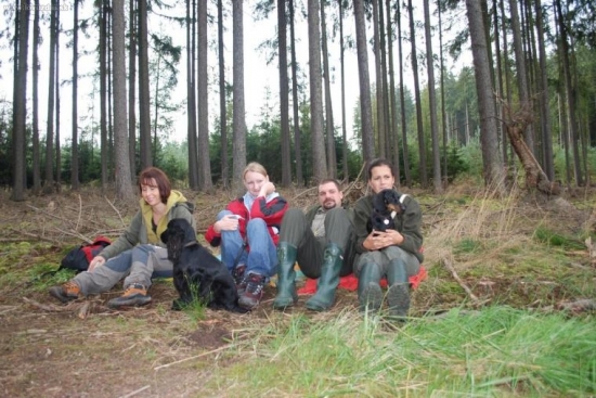 Půvabná rytkyně se svým jezevčíkem