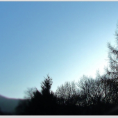 Krasne modra obloha pri zapade......