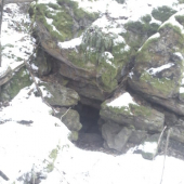 Medvedí brloh z blízka