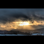 Žiara spoza oblakov