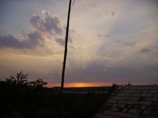 Lúče s poza oblakov