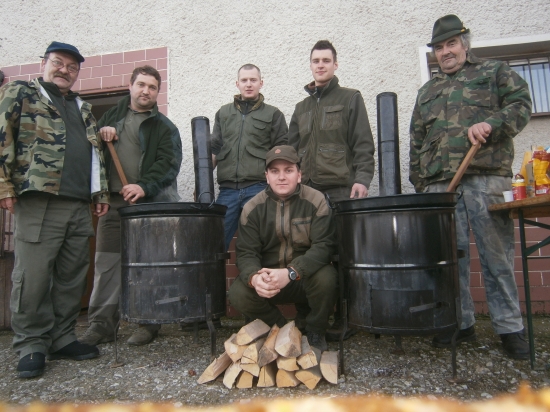 varenie gulasu na polovnicku stefansku zabavu