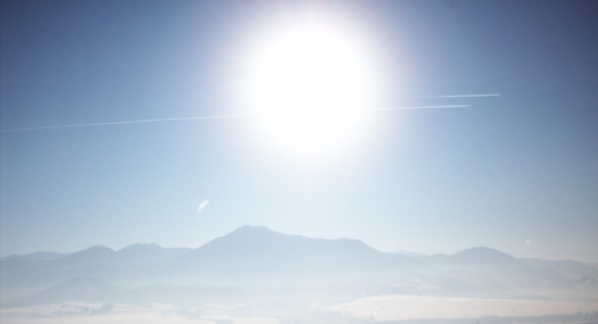 Slniečko na modrom pozadí