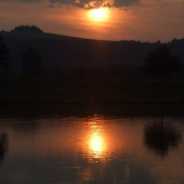 zapad slnka nad rybnikom v CK