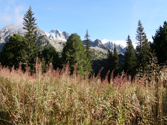 dole babie leto a vysoko v horách sa už o slovo hlási zima