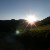 ... zapadá slniečko za vysokú horu...