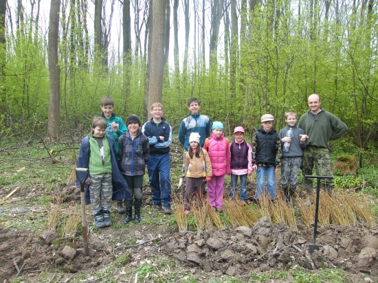Sázení stromečků- mladí myslivci- Poštolky