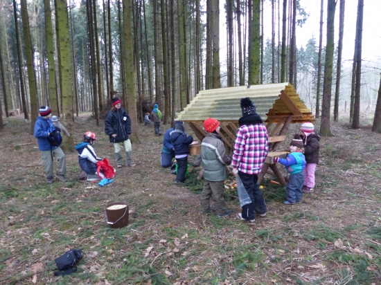 Poštolky donesly zvířátkům na štědrý den dobroty