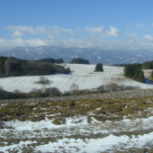 Turčianska kotlina v pozadí masív Martinských holí