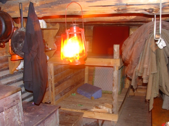 Keď sa zakúri v piecke a svieti petrolejka hneď je veselšie v tmavých horách