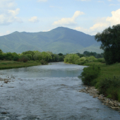 Váh pri Turanoch v pozadí masív Kopy Veľká Fatra