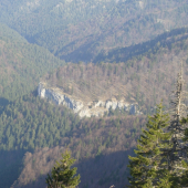 Skalný masív s jaskyňami Suchá