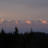 Tatry naše Tatry v posledných lúčoch zapadajúceho slnka