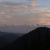 Tatry naše Tatry v prvých lúčoch vychádzajúceho slnka
