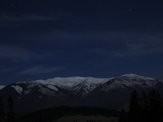 Pohľad na Ďumbier počas splnu