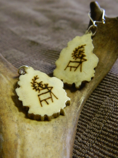 Naušnice zo sobieho parohu