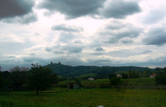 PŘED  BOUŘKOU.