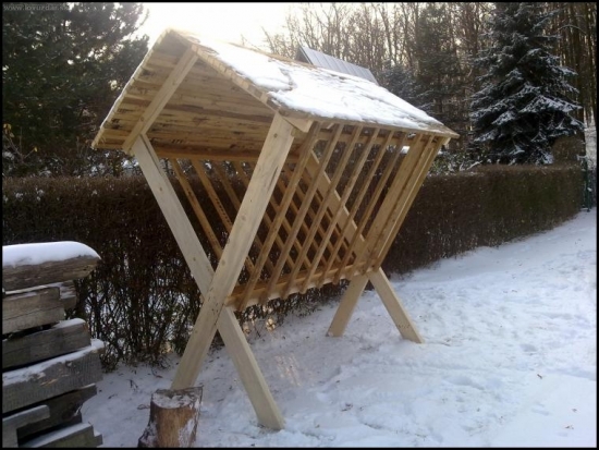 Nový za starý krmelec,pred dokončením