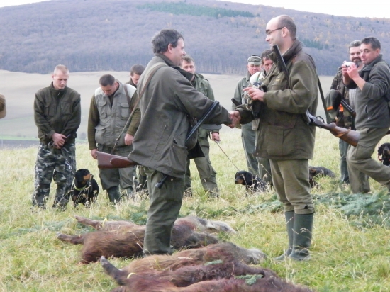 Odovzdávanie zálomku kráľovi poľovačky